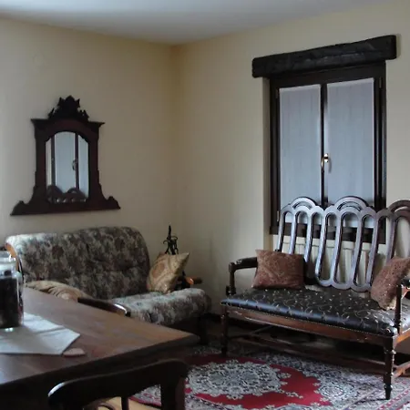 - Piemont 22867 Semesterbostad *