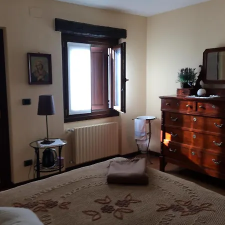 - Piemont 22867 Semesterbostad Madonna Del Sasso